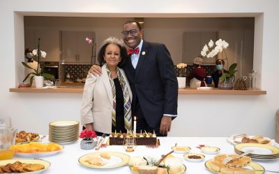 SAHLE-WORK ZEWDE BUSY FEEDING FOREIGN TOY BOY